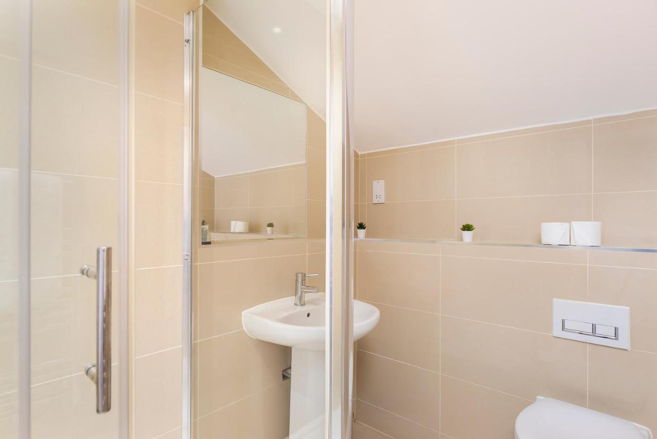 Skyvillion - 4 Bed Luxury Apartment With Balcony & Parking انفيلد المظهر الخارجي الصورة